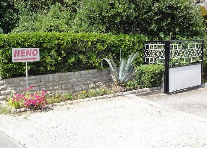 Konukevi Guest Neno 3*